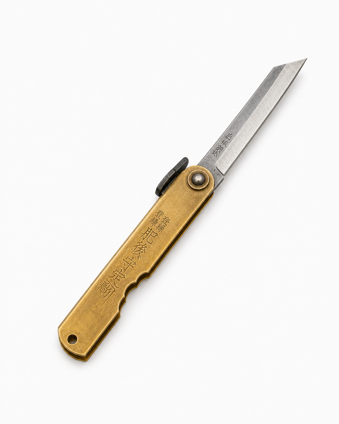 Navaja japonesa Higonokami Nagao Brass 7,5 cm abierta sobre fondo blanco